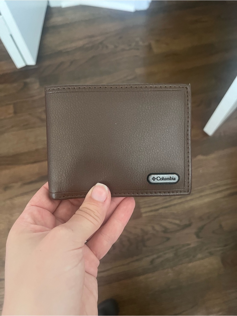 Columbia Brown Leather Card & Key Bifold Wallet